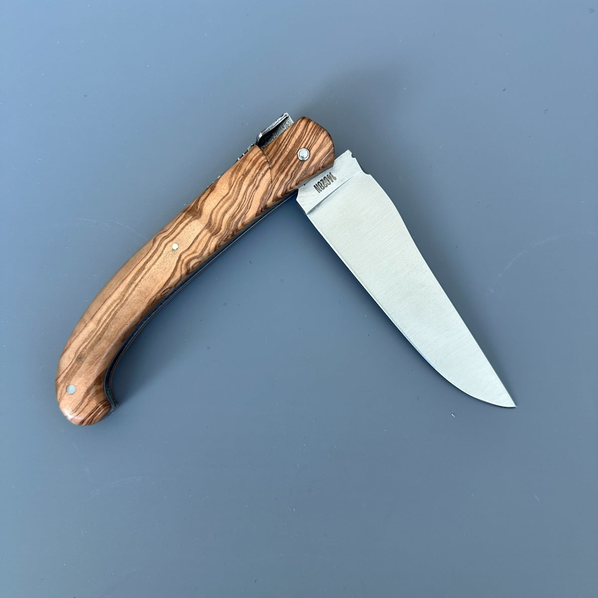 Laguiole en Aubrac The Trapper Folding Knife L0514T – Olivewood Handle